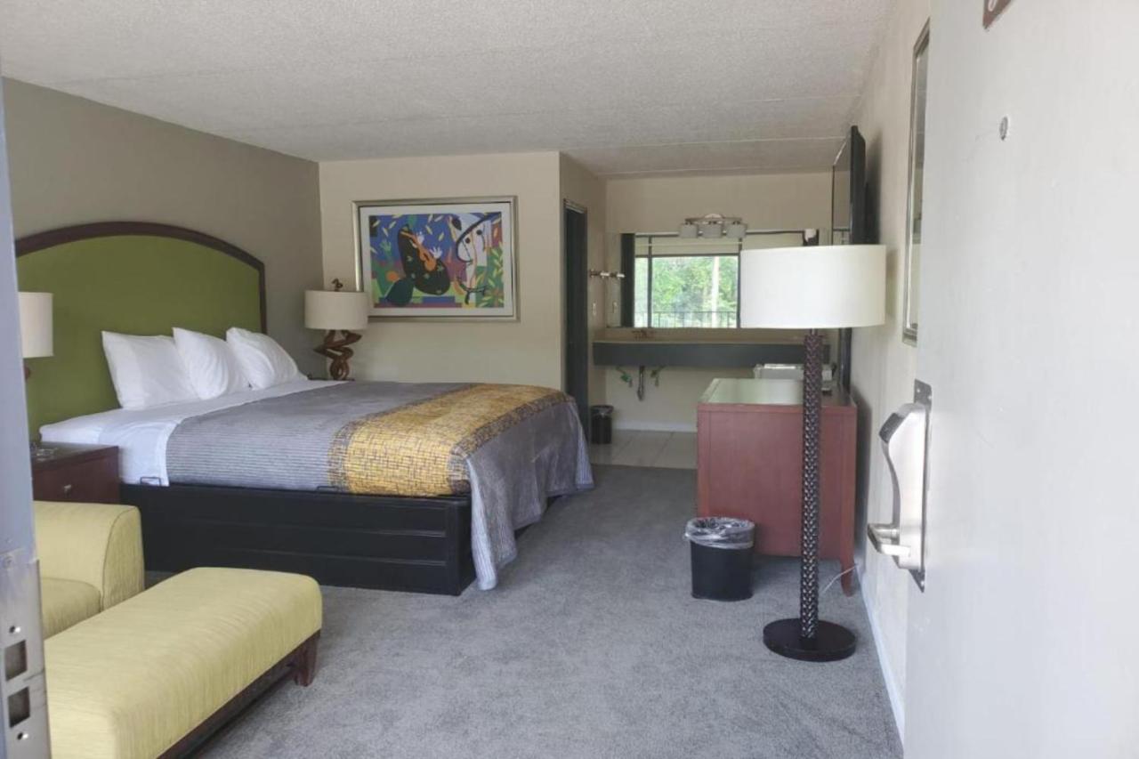 Palmetto Inn & Suites By Oyo Orangeburg Exteriör bild