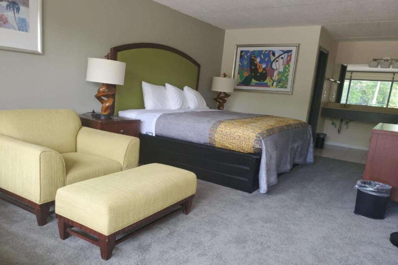 Palmetto Inn & Suites By Oyo Orangeburg Exteriör bild